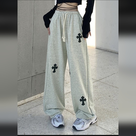 Cross Patch Baggy Sweatpants - Picture 4 of 5